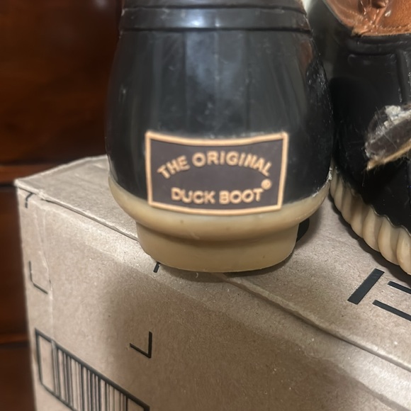 The original duck boot woman . Two tone colors brown / light brown . - Picture 2 of 3